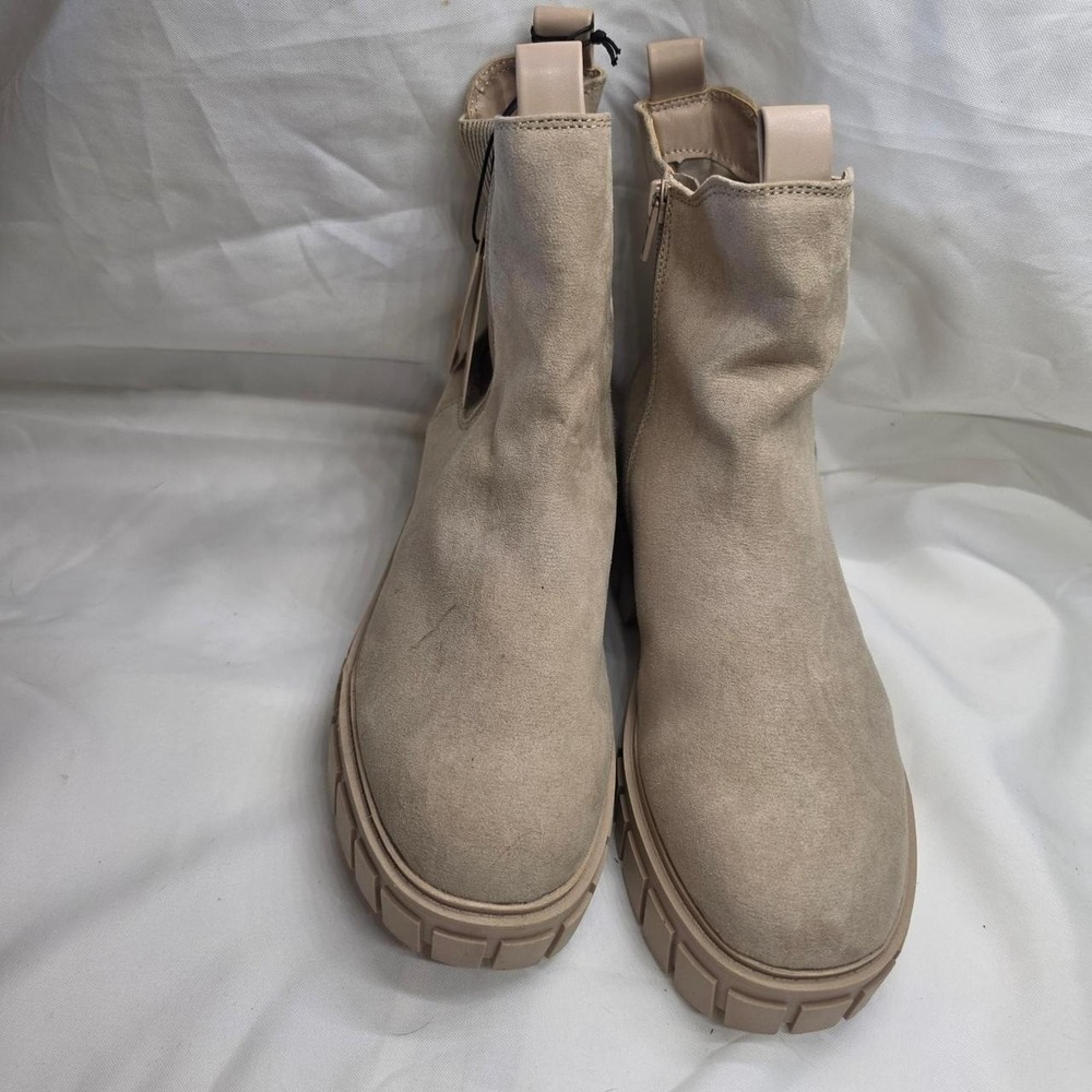 Madden NYC Women Chunky Lug Sole Chelsea Boots Bone Beige Faux Suede Size 9 NEW